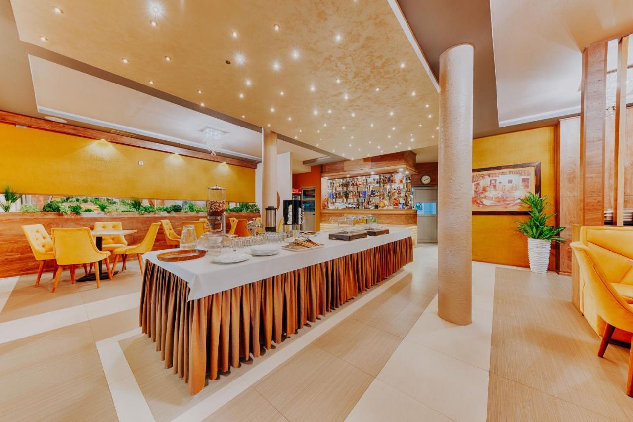 Hotel Lion ウルツィニ エクステリア 写真