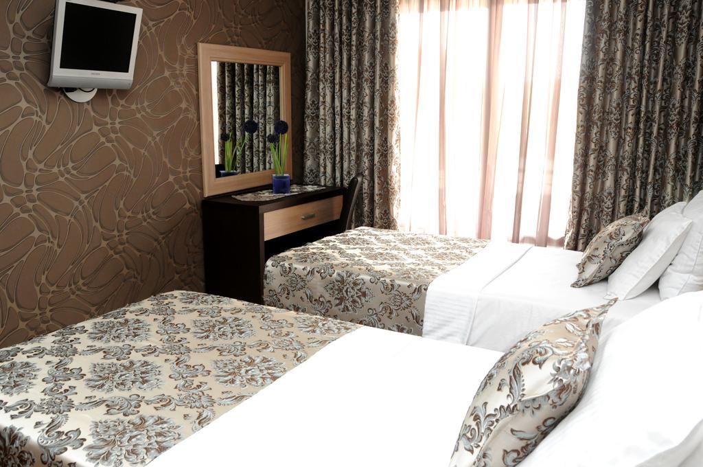 Hotel Lion ウルツィニ エクステリア 写真